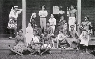 Robert Louis Stevenson avec sa maison à Vailima, Samoa